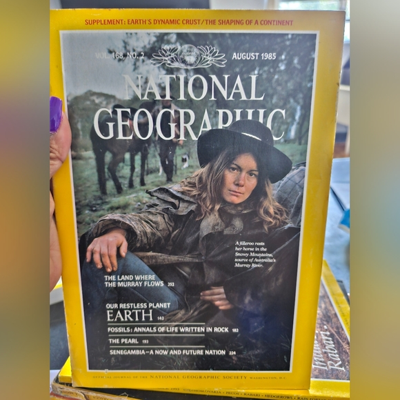 Random National Geographic Magazines - Picture 7 of 12